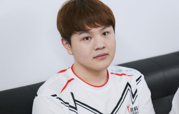 RNG小虎重回中單，Doinb直播透露，RNG將引入國產第一上單