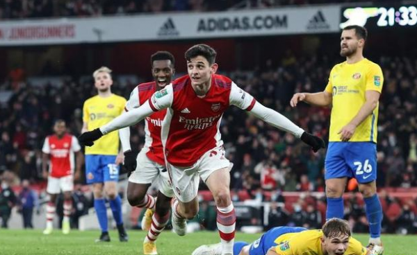 巴薩一邊出售球員，一邊關注年輕小將，帕蒂諾如何選擇