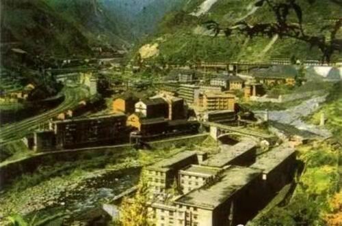 1948年毛主席遭精準轟炸，驚險生還，一年後憑藉一封電報揪出內鬼