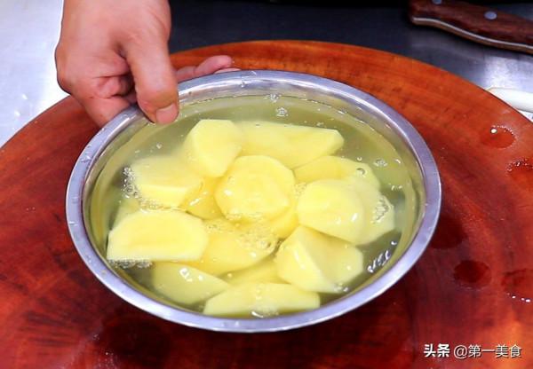 沙灣大盤雞怎麼做才好吃?廚師長教你做法和技巧,麻辣鮮香又入味 沙灣大盤雞怎麼做才好吃?廚師長教你做法和技巧,麻辣鮮香又入味