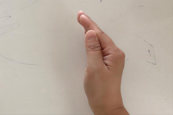 嬰兒多大就可以不用拍嗝了？光看月齡還不夠，看“狀態”才是正解