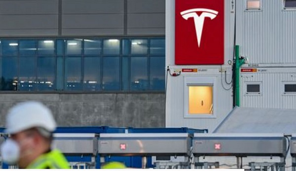 德新社：特斯拉柏林工廠生產出首部電動車 但僅做測試用途