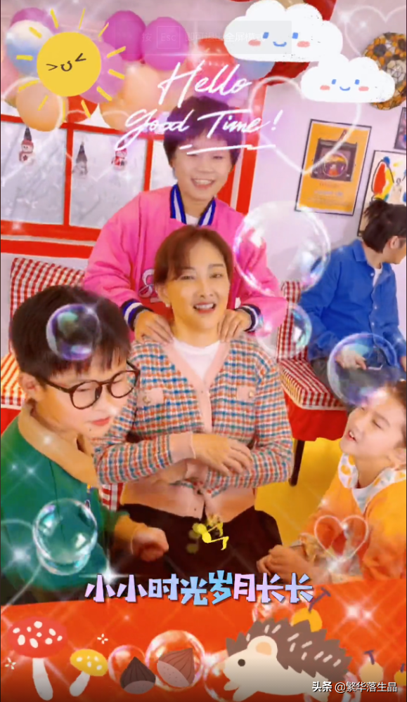 48歲牛莉曬出仨娃，兩兒一女為媽媽捏背捶腿，網友好奇仨娃的身份