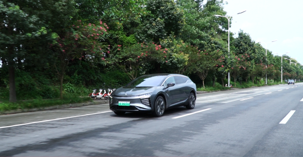 試駕高合HiPhi X六座版:3.9秒破百的眩暈感很“上頭” 試駕高合HiPhi X六座版:3.9秒破百的眩暈感很“上頭”