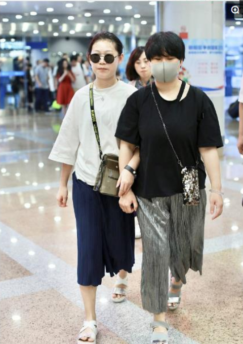 小瀋陽和妻子沈春陽帶女兒現身，沈佳潤越長越漂亮