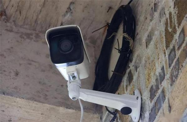 河北35歲懶惰女孩，臥床裝癱讓家人照顧20年，監控戳穿多年騙局