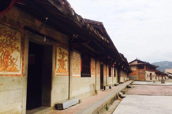 福建有處古民居，距今200多年，16座大厝相互連線，成丁字型