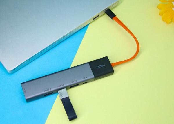 超薄本的好搭檔，米物五合一多功能擴充套件塢，高效辦公快人一步