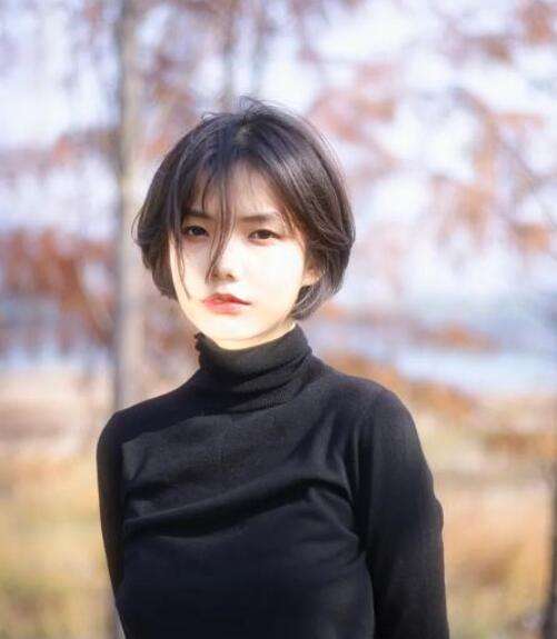 “短髮”造型，憑什麼敢這麼美？14套穿搭、一個剪髮要點，絕極了