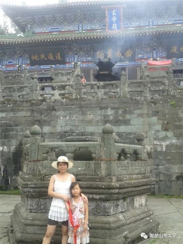 我帶著妻子女兒回了一趟老家