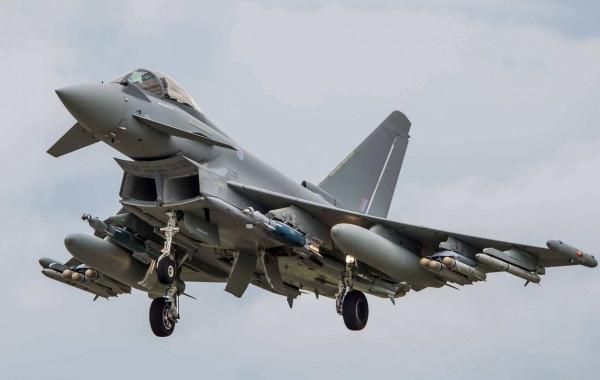 中國武器老客戶風向改變？孟加拉欲購16架颱風，殲10梟龍輸在哪？