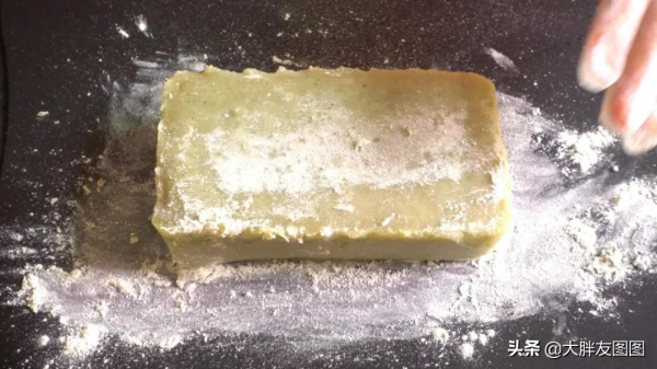 你有糯米粉嗎？快試試做艾草麻薯，糯嘰嘰，簡直是麻薯中的王者