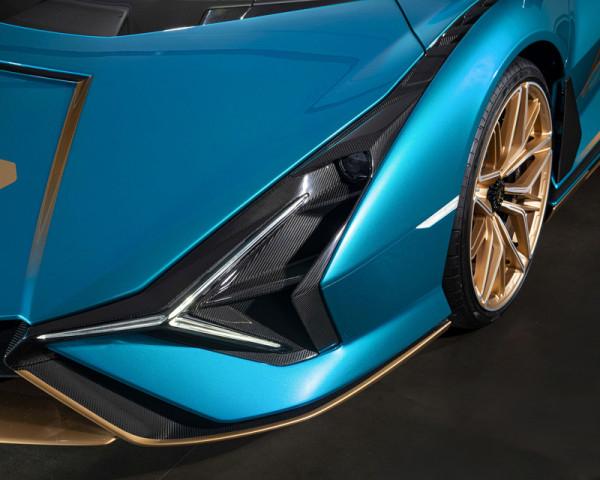 「轂銳馳」全球19輛油電狂牛Lamborghini Sian Roadster駕到