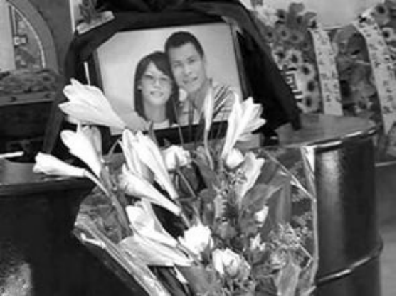 06年，教師情侶為救人雙雙犧牲，婚禮與葬禮同時進行，上千人見證