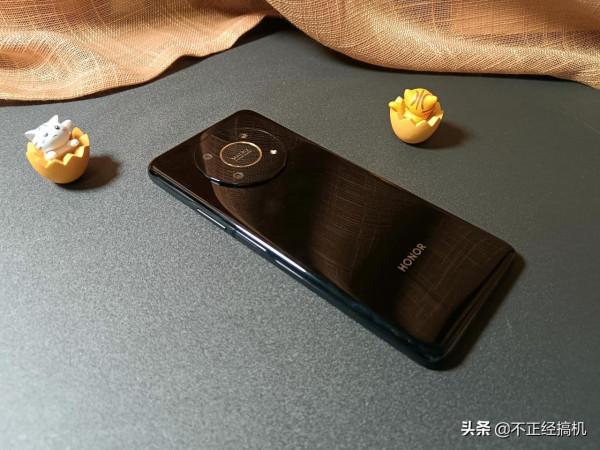 續航突出，效能均衡的千元手機。榮耀X30使用者定位很精準