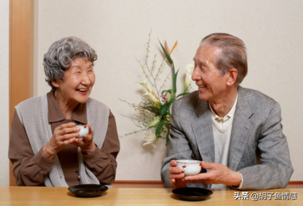 保姆表白僱主，72歲大爺果斷拒絕：做好自己的工作，不要越了界限