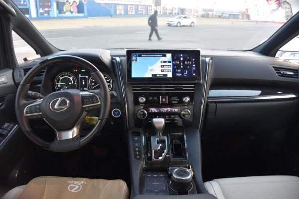 巔峰MPV對決，3&period;5L埃爾法對比雷克薩斯LM300h