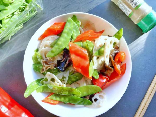 大魚大肉吃多了,我都會搭配個荷塘小炒,清脆爽口特別解膩 大魚大肉吃多了,我都會搭配個荷塘小炒,清脆爽口特別解膩