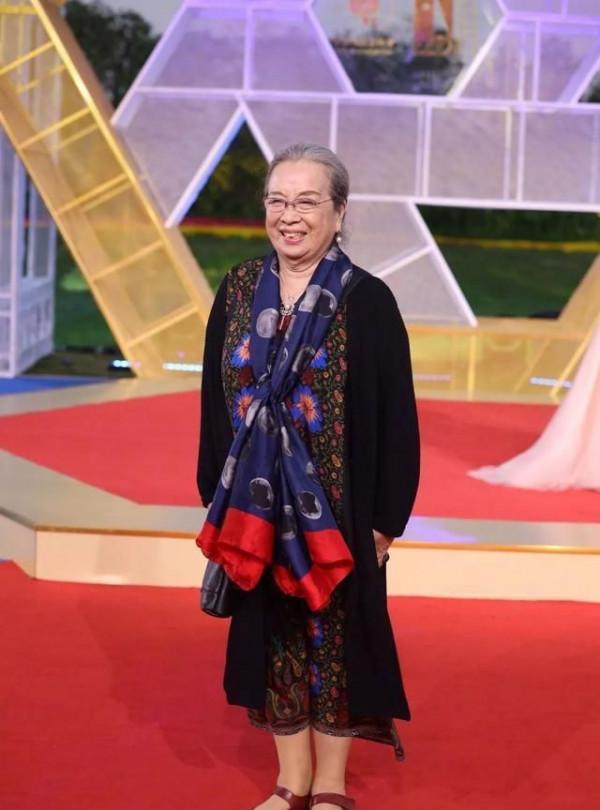 因容嬤嬤一角走紅，被稱為&quot;童年陰影&quot;的老戲骨李明啟，現狀如何？