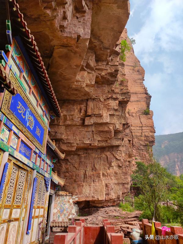 石家莊井陘錦山，雲鎖群山、霧漫叢林，雲橋飛渡，一顆橡果落下來