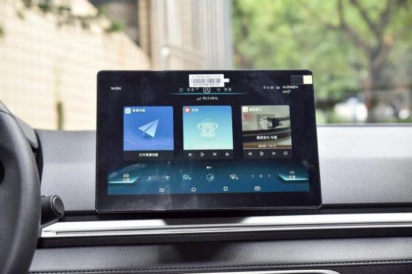 好開也親民的代步小車，一公里才5分錢，配置豐富，實拍比亞迪e2