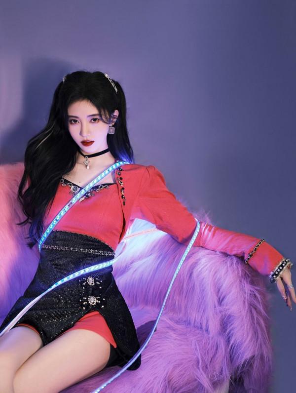 鞠婧禕現身亮相快手一千零一眼 新歌《0&period;2s》初舞臺甜度滿分