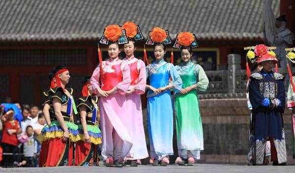 發現瀋陽:為何工資這麼低,二人轉票價貴? 發現瀋陽:為何工資這麼低,二人轉票價貴?