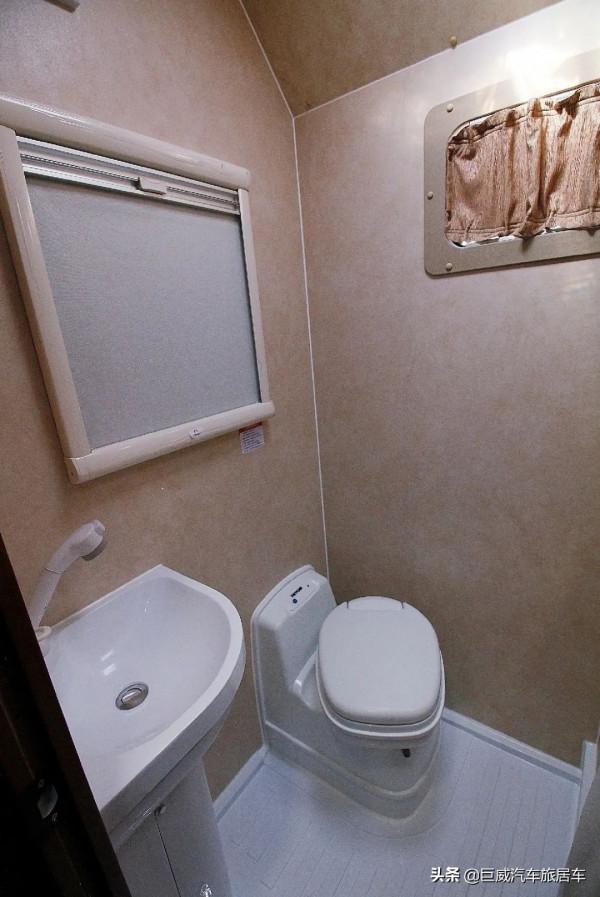 國六福特自動擋房車，裝配升級，細節更加人性化