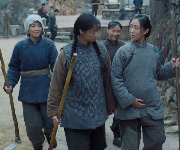 曾經跟胡歌搭檔，如今在《功勳》裡演村姑，菅紉姿也是個寶藏女孩