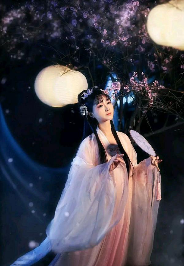 中秋月下百花妍 中秋月下百花妍