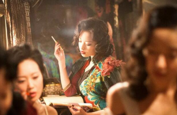 《金陵十三釵》的女主玉墨，代女生受辱活到最後，歷史有她的原型