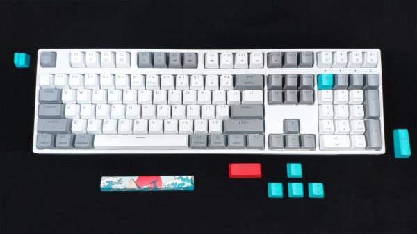 遇見珊瑚海，鍵線分離、熱插拔、RGB燈效，小呆蟲GK108開箱