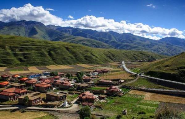 川藏線上最美的公路,比318公路還漂亮,只是走過的人不多 川藏線上最美的公路,比318公路還漂亮,只是走過的人不多