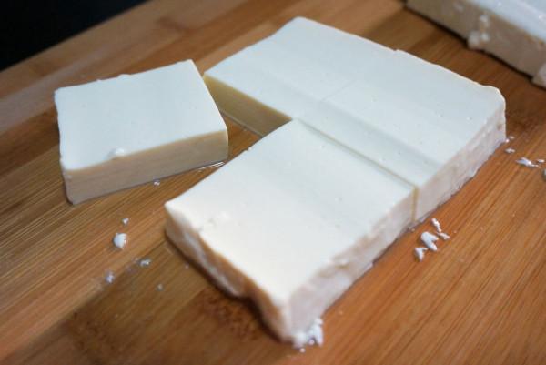 天冷了,想吃豆腐不用買,1把黃豆1杯醋,教你在家做,鮮嫩又好吃 天冷了,想吃豆腐不用買,1把黃豆1杯醋,教你在家做,鮮嫩又好吃