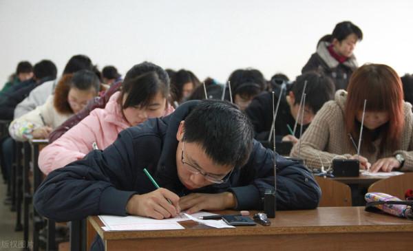 大一可以考英語四級嗎？大學生如何備考四級，可以拿四級證書？