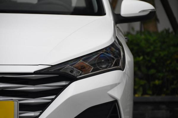 真正親民的合資代步車，頂配僅9萬多卻配觸控&plus;感應門，油耗僅4&period;9L