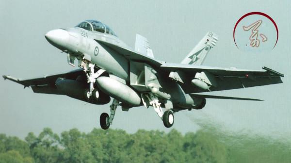 48架對288架,中國殲-15戰鬥機和美國FA-18E/F戰鬥機作戰能力對比 48架對288架,中國殲-15戰鬥機和美國FA-18E/F戰鬥機作戰能力對比