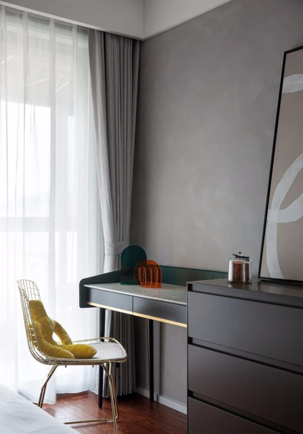 110㎡精裝房改造，顏色點綴空間，打造出濃濃的藝術氣息