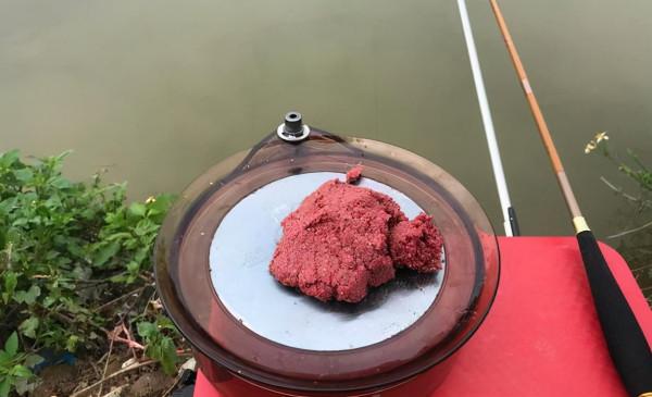 魚餌的鉤太差了。它入水後很快就會脫落。我該怎麼辦 魚餌的鉤太差了。它入水後很快就會脫落。我該怎麼辦