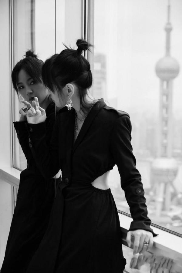 周筆暢換造型師了?一襲“表格裙”高階時髦,認真打扮得她太驚豔 周筆暢換造型師了?一襲“表格裙”高階時髦,認真打扮得她太驚豔