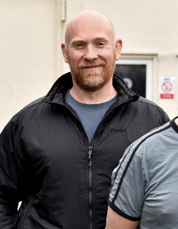 女性走夜路太危險，英國專家想用無人機護航？強光和錄影震懾壞人