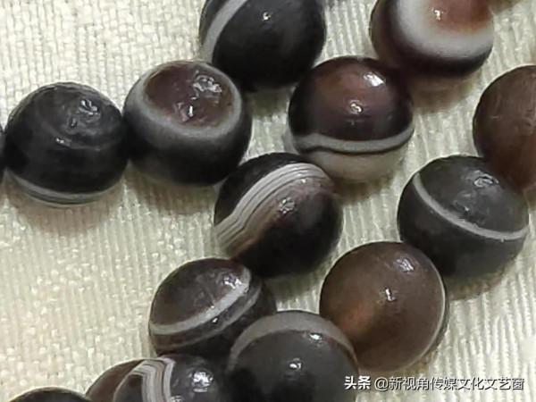 風化紋明顯的一百零八顆“天然眼”瑪瑙珠 風化紋明顯的一百零八顆“天然眼”瑪瑙珠