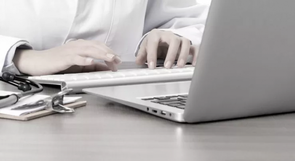 產檢很順利，懷孕33周子宮卻突然破裂，肚子裡全是“血塊”