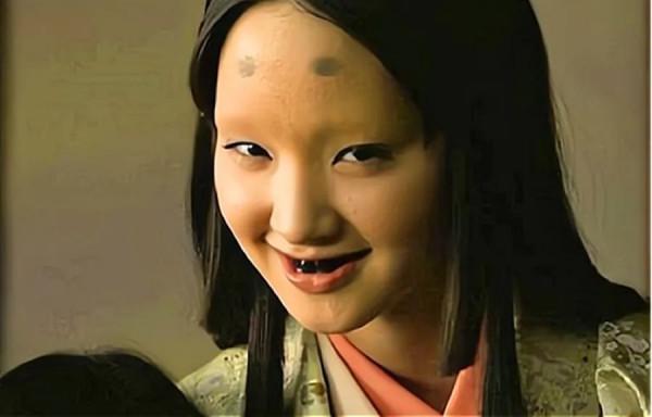 日本女人為什麼喜歡把牙齒染成黑色