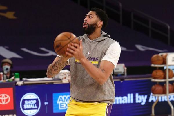 作為隊內的年輕人,戴維斯現在需要扛起湖人的大旗了 作為隊內的年輕人,戴維斯現在需要扛起湖人的大旗了