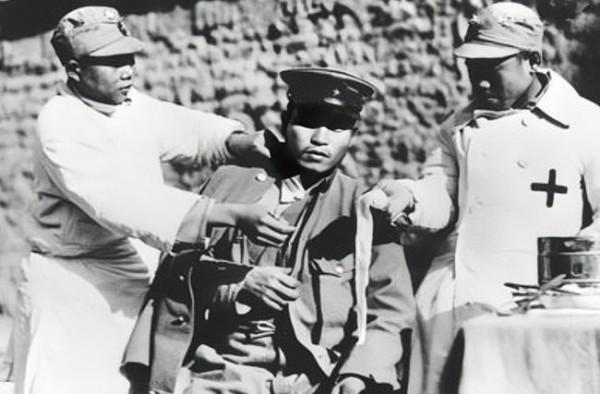 這位日本士兵犧牲後,我軍為何不顧安危地搶回他的遺體? 這位日本士兵犧牲後,我軍為何不顧安危地搶回他的遺體?