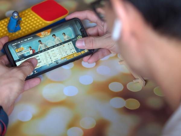 個性訂製Liavs怪奇鵝一款有個性的耳機