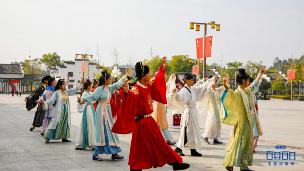 婺源高鐵站再現穿越快閃，驚豔遊客，嗨翻全場