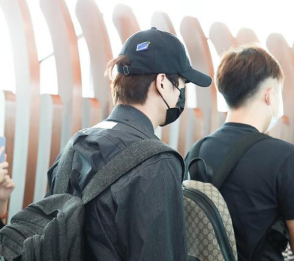 劉愷威魏大勳機場偶遇,魏大勳慌忙躲避,劉愷威面露尷尬全程黑臉 劉愷威魏大勳機場偶遇,魏大勳慌忙躲避,劉愷威面露尷尬全程黑臉