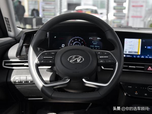 熱銷家轎換代,大空間低價高配,5.4L油耗自動擋,實拍伊蘭特 熱銷家轎換代,大空間低價高配,5.4L油耗自動擋,實拍伊蘭特